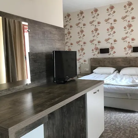 Lira Hotel 3*