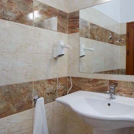 Lira Hotel