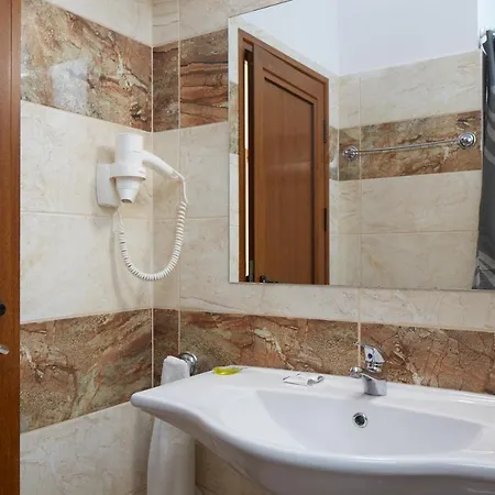 Lira Hotel