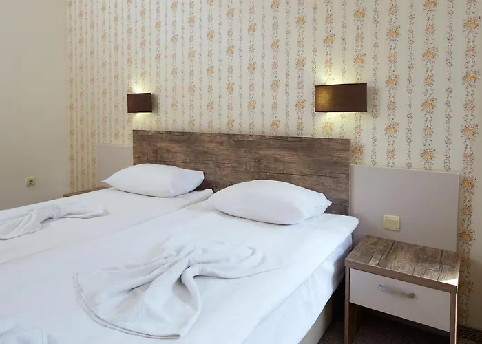 Lira Szálloda Napospart