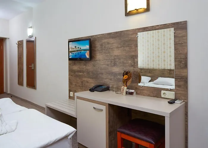 Lira Szálloda Napospart